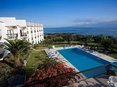 Das 3-Sterne Hotel Sao Jorgen Garden bietet Meerblick und einen großzügigen Pool