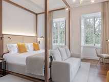 Terra Nostra Garden Hotel auf Sao Miguel – Elegantes, helles Zimmer mit modernen Akzenten und gemütlicher Atmosphäre zur Erholung.