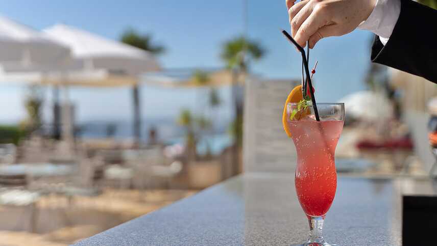 Madeira-hotel-panoramico-pool-cocktail
