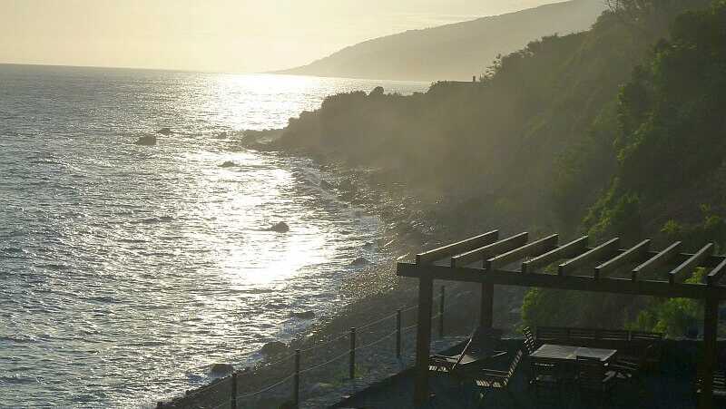 Abrigo-da-cascata-morgenstimmung-am-meer