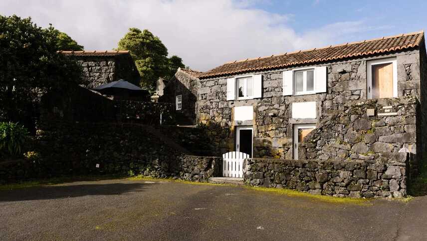 Adegas-do-pico-aussenbereich