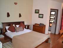 Orchidea Guesthouse auf Boa Vista, gemütliches Zimmer mit warmen Holzmöbeln und entspannter Atmosphäre.