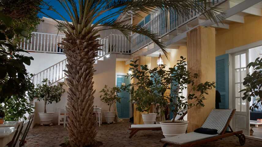 Hotel-migrante-guesthouse-innenhof1