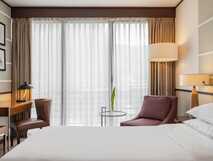 Terra Nostra Garden Hotel auf Sao Miguel, elegant eingerichtetes Zimmer mit modernem Komfort und entspanntem Ambiente, ideal für erholsame Urlaubstage bei picotours.