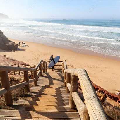 Der Galé Beach lockt mit weiten Sandstränden und idealen Wellen zum Surfen.