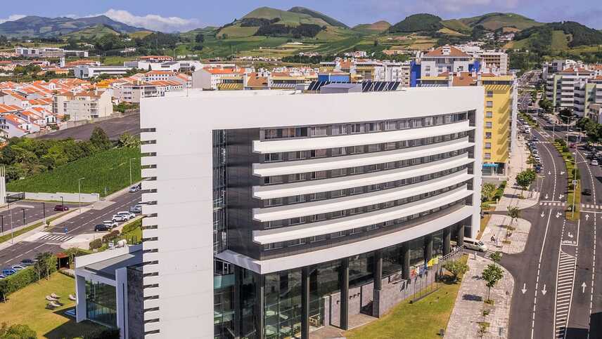 The-lince-azores-hotel-aussenansicht