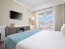 Modernes und helles Doppelzimmer im AP Eva Senses 4-Sterne Hotel & Spa in Faro