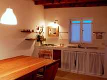 Guesthouse Spinguera Ecolodge auf Boa Vista, gemütliche und funktionale Küche mit warmem Ambiente