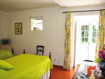 Quinta de Sao Caetano auf Sao Miguel, gemütliches und helles Zimmer mit Zugang zum Garten – ideal für entspannte Urlaubstage.