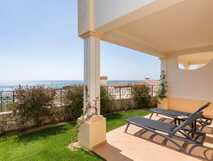 Meerblick und Entspannung auf der sonnigen Terrasse – Ihr perfekter Urlaub mit picotours.