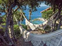 Lava Homes Pico – Entspannen in gemütlichen Hängematten mit traumhaftem Meerblick inmitten der Natur.