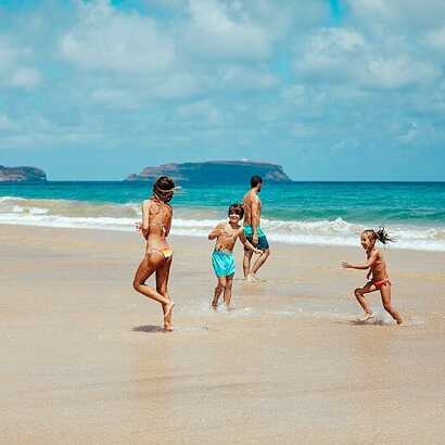 Strandtag mit der ganzen Familie - auf Porto Santo wird der goldene Sand zur Spielwiese für Groß und Klein