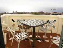 Hotel Savana auf Fogo – gemütlicher Balkon mit Meerblick und entspannter Atmosphäre.