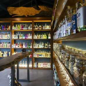 Solar-branco-eco-estate-gin-bibliothek