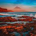 Pico: Majestätisch thront der höchste Berg der Azoren auf der gleichnamigen Insel. Bei Ihrer Azoren-Naturreise ist der Vulkangipfel immer wieder zu sehen.