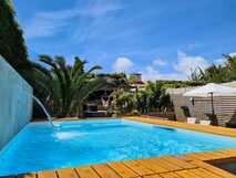 Casa do Contador auf Sao Miguel, entspannter Poolbereich mit tropischem Flair und sonniger Atmosphäre – perfekt für erholsame Urlaubsmomente bei picotours.