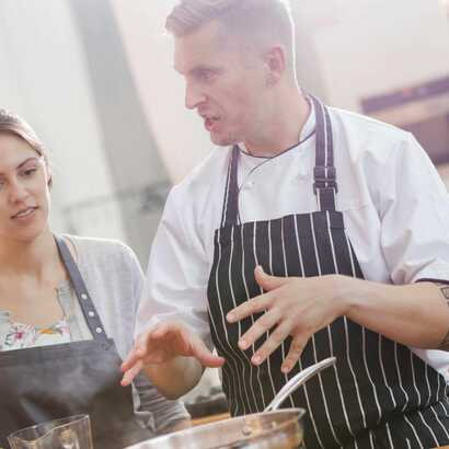 Kochen wie die Einheimischen – entdecken Sie die kulinarischen Geheimnisse Portugals bei einem Cataplana-Kochkurs.