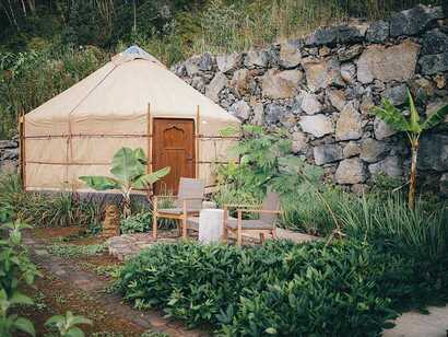 Glamping-retiro-atlantico-pico-yurt-natur