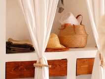 Spinguera Ecolodge auf Boa Vista, gemütlicher und stilvoll eingerichteter Raum mit natürlichen Materialien für eine entspannte Atmosphäre.