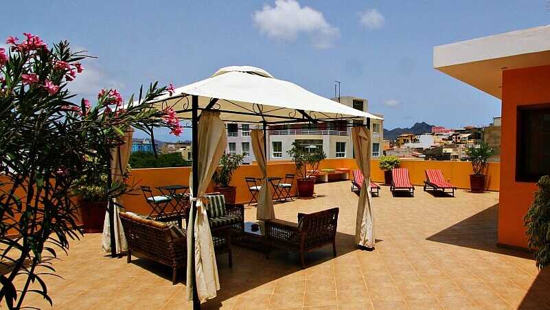 Kiras-boutique-hotel-terrasse