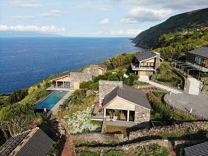 Lava Homes: Exklusive Ferienhäuser auf Pico mit Meerblick, Infinity-Pool und nachhaltiger Architektur in Hanglage