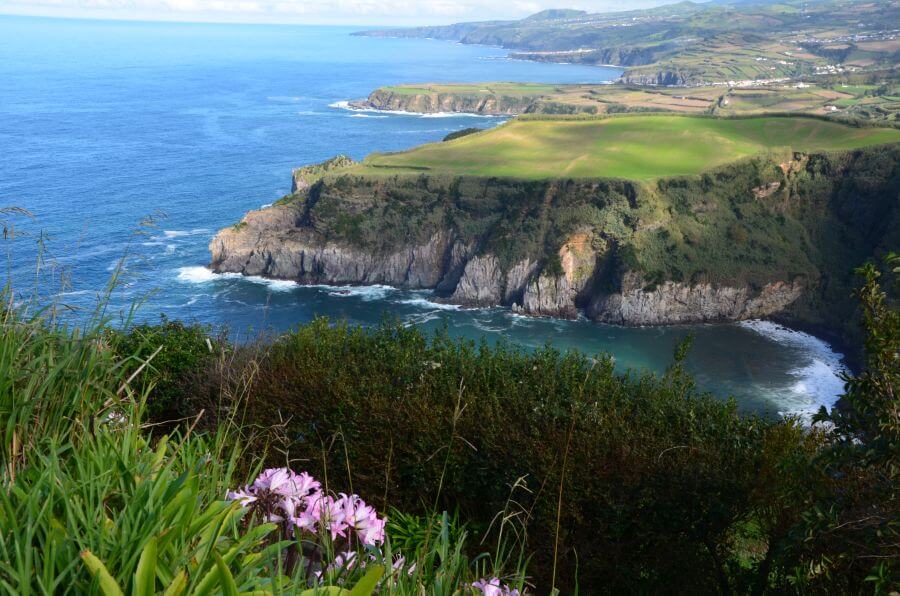 Die Küste der Azoren-Insel Sao Miguel